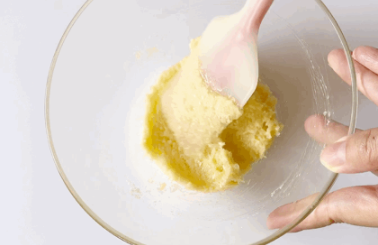 大人小孩都愛吃的軟綿拉絲椰蓉面包,心形造型,簡單易做